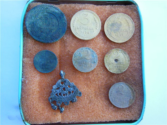 Мое хобби-бессмысленное шатание по полям, и копание металлолома