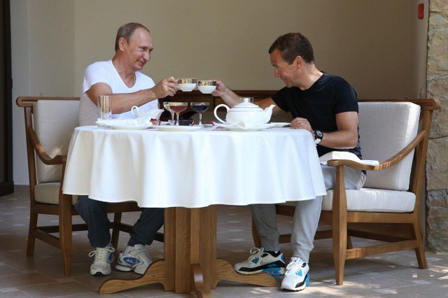 Единомыслие создает дружбу. Совместный выходной Путина и Медведева