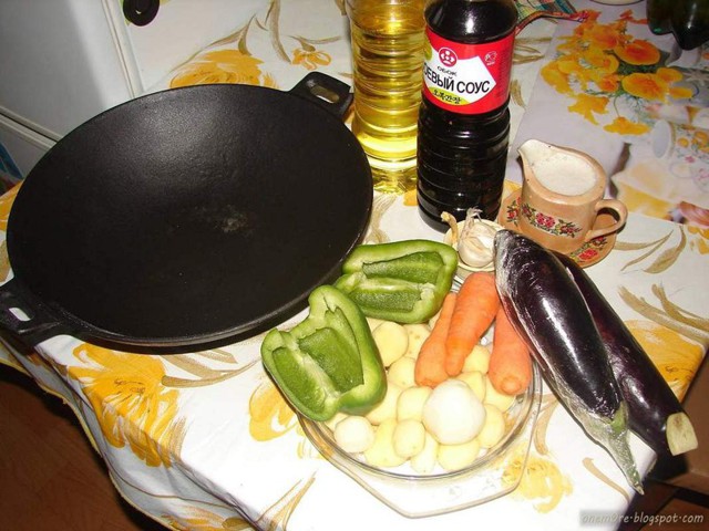 Баклажаны с овощами в кисло-сладком соусе. Пародия на китайскую кухню