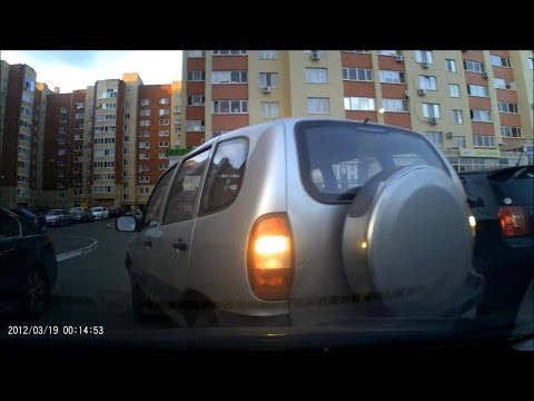 Ты че, не видишь, что я назад сдаю?! 
