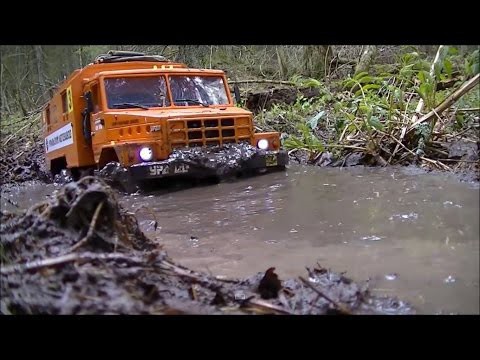 Радиоуправляемые машины Урал и Камаз гоняют по грязи и бездорожью