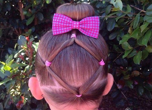 10 самых простых и красивых причесок для девочек. Ваша дочка оценит!