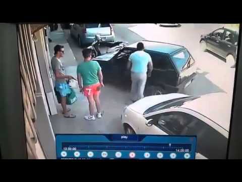 Когда зажали на парковке 