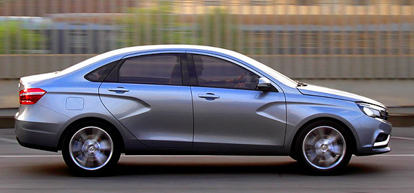 Первая Lada Vesta попала в ДТП