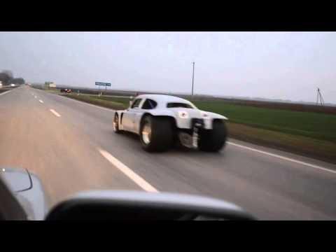 Тюнингованый "горбатый" запорожец. 