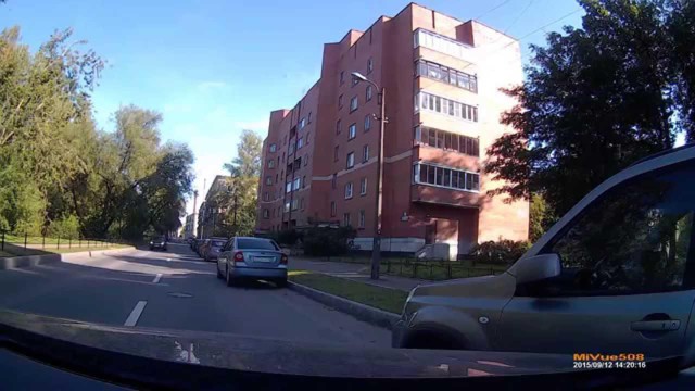 Накрасилась за рулем