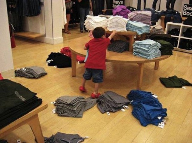 10 снимков, доказывающих, что детей не стоит брать в магазины