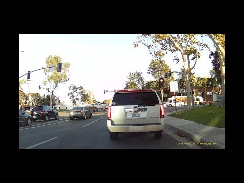 Стоишь себе спокойно на красном, а тут самолет!