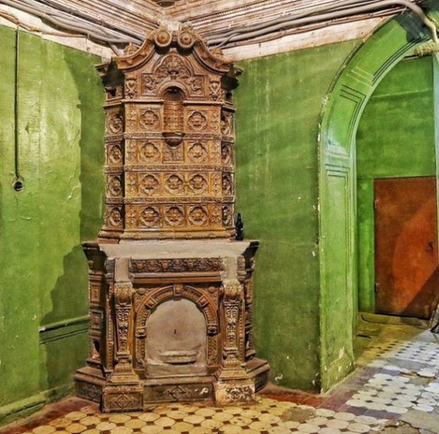 Камины и печи в старинных домах Санкт-Петербурга