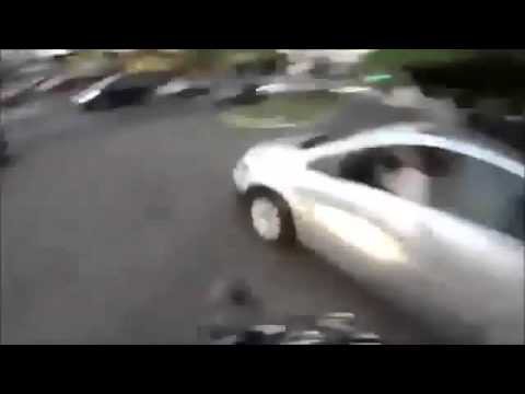 Женщина водитель  чуть не убила мотоциклиста