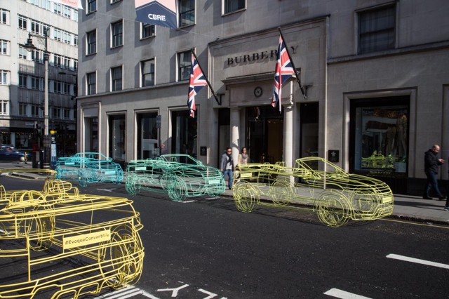 Land Rover рекламирует новый Evoque с помощью "скелетов"