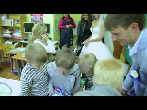 Невеста попросила не дарить ей цветы, а вместо цветов подарить игрушки!