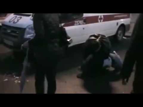 Парень избил двух ментов в защиту друга 