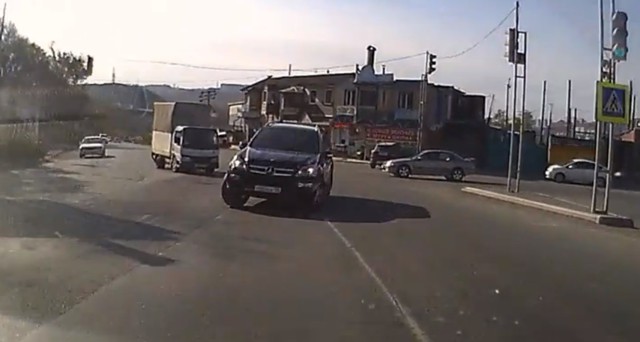 Резкий маневр мерса