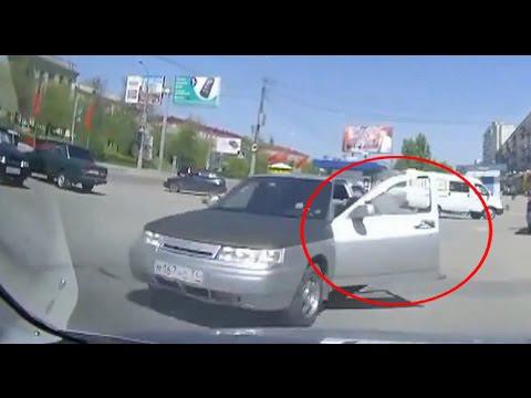 Внезапно открыл дверь