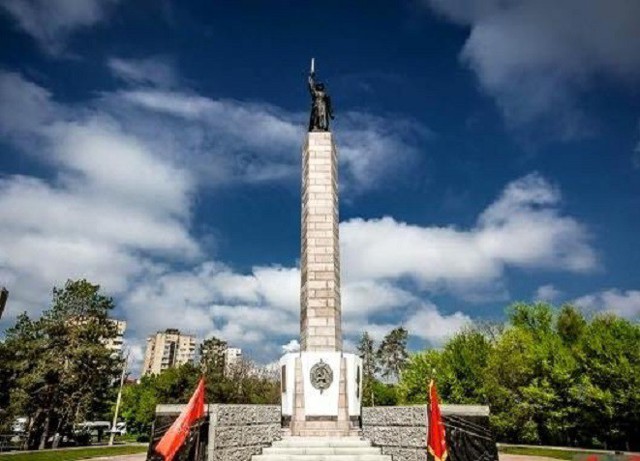 Памятник бойцам 10-й дивизии НКВД