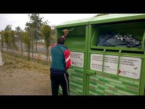 Парни воруют гуманитарную помощь