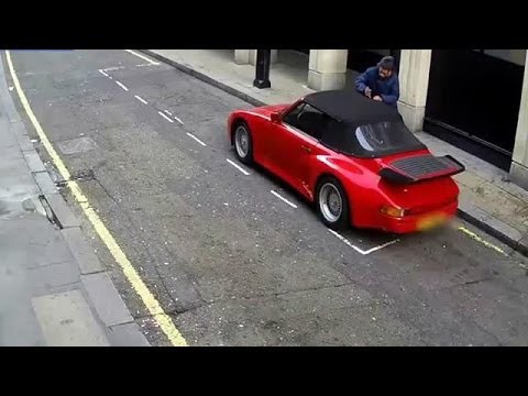 Автомобильный вор хотел угнать Порше, но не смог его завести
