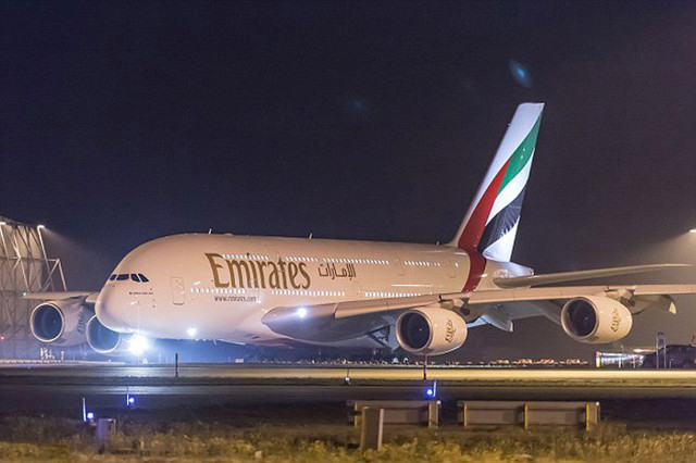 Авиакомпания Emirates Airline представила авиалайнер Airbus A380 на 615 посадочных мест