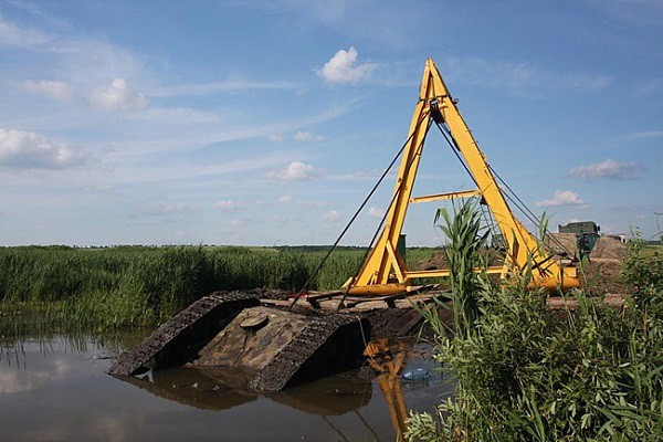 Подъем танка Т-34 в Черкасской области. 17-18 июня 2008 года