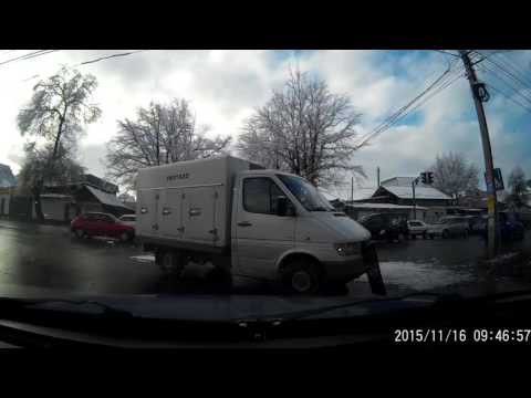 Снег стряхнул 