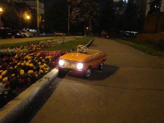 Детский педальный "Москвич" 