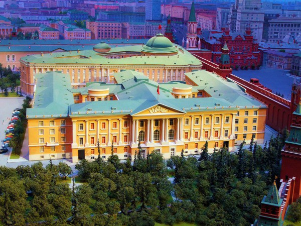 14-й корпус Кремля, Чудов и Вознесенский монастыри.