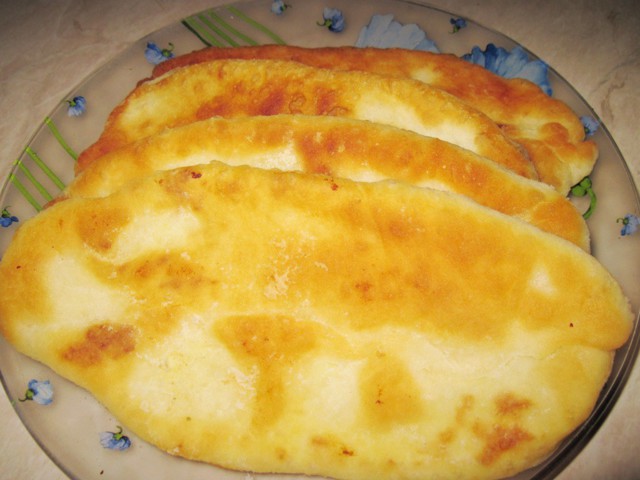 Тонкие жареные пирожки с картошкой на кефире