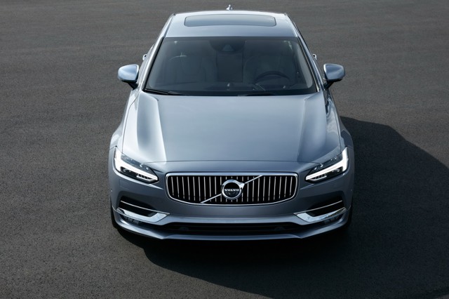 Volvo представила свой самый роскошный седан S90