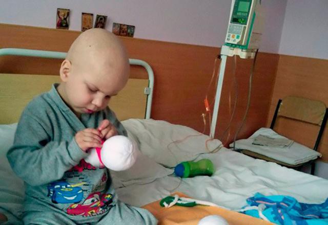 4-летний мальчик самостоятельно заработал на лечение рака