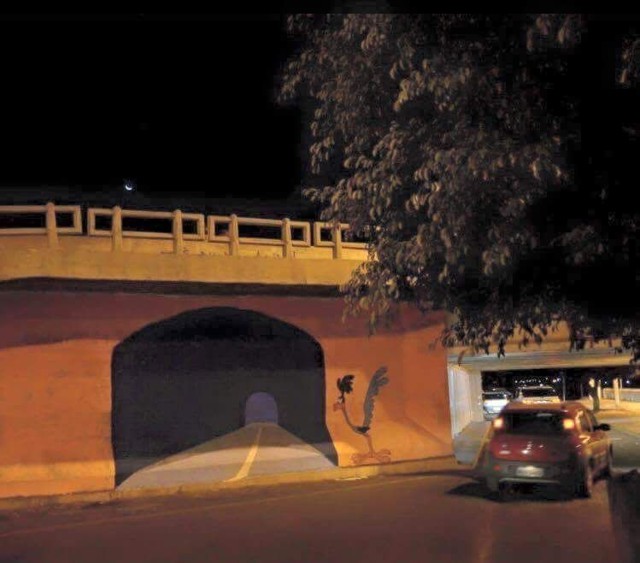 Коварная кукушка-подорожник завела в нарисованный тоннель