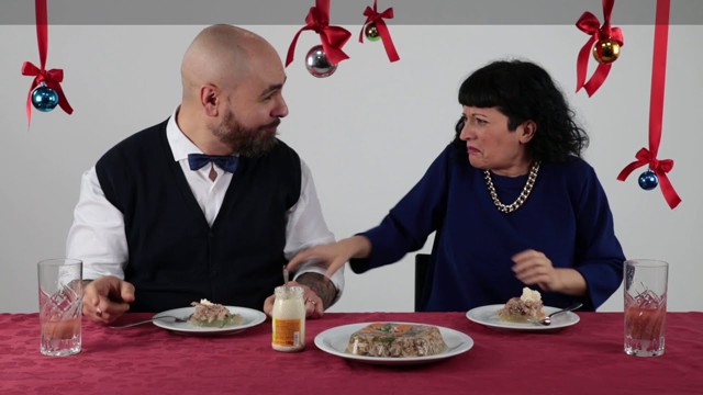 Итальянцы пробуют русскую еду