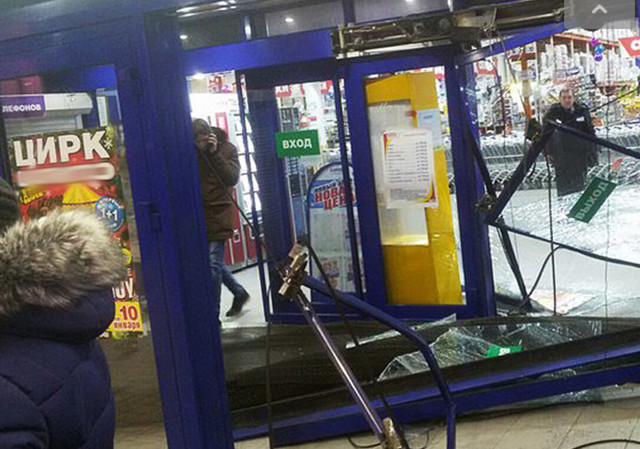 В гипермаркет на "тазике"