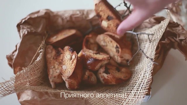 Бисквитное печенье с орехами и шоколадом