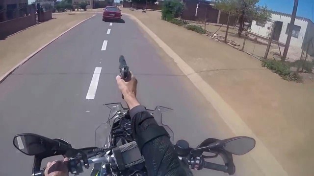 Полицейская погоня и перестрелка 
