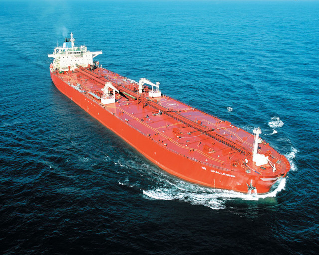 Пожар на российском танкере в Каспийском море ликвидирован