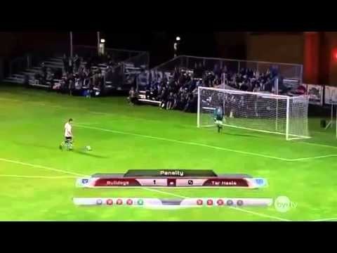 Вратарь отбил серию пенальти - головой!