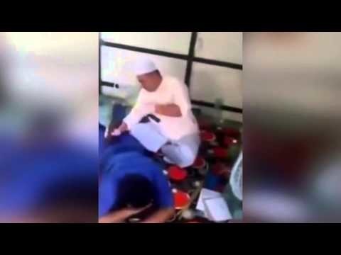 Плотник устроился на работу массажистом