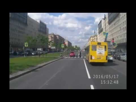 Сбил женщину на ПП пролетая на красный