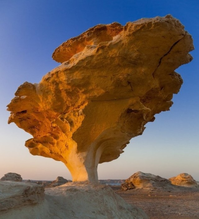 Каменные грибы по всей планете (17 фото)