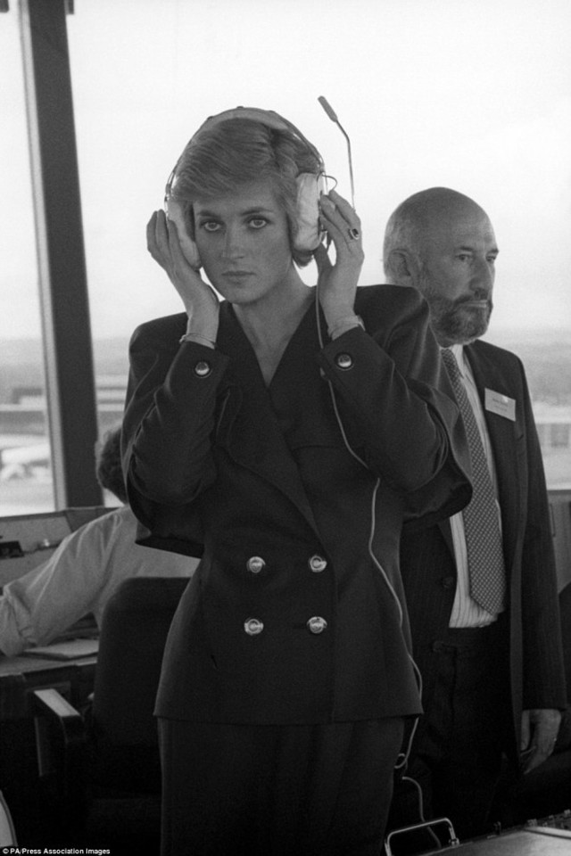 От принцессы Дианы до Папы Римского: исторические фотографии знаменитостей в лондонском Аэропорту Га