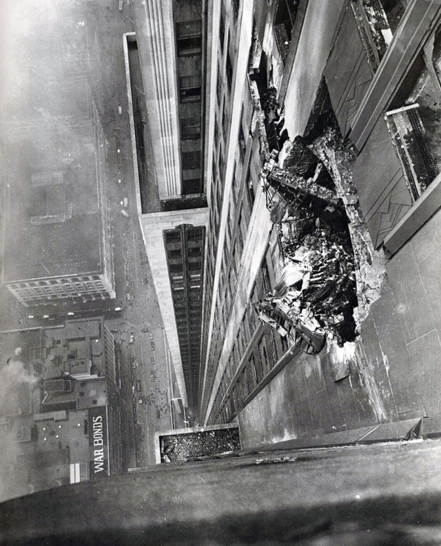 Как бомбардировщик B–25 протаранил Empire state building