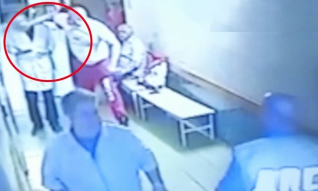 Опубликовано видео жестокого избиения врачей на глазах у полицейских в Подмосковье
