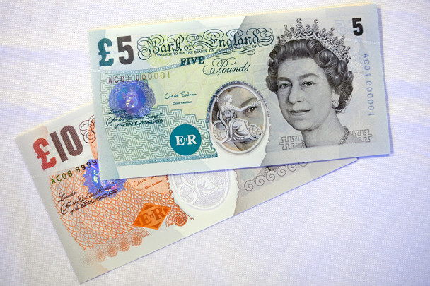 Банк Англии представил первую пластиковую банкноту