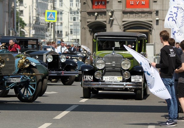 Ежегодное ралли ретро-автомобилей в Москве