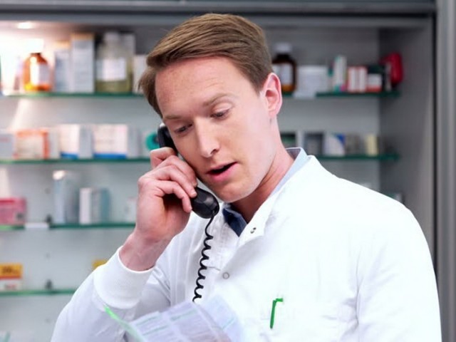 Мужчина начал ругаться с фармацевтом, потому что тот оскорбил его жену