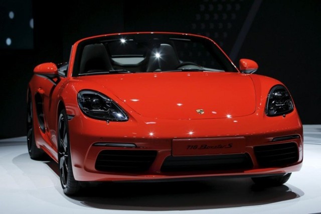 Автомобильный салон в Нью-Йорке 2016