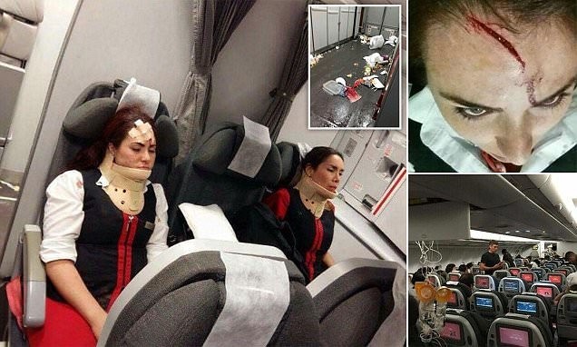 Пугающие фотографии бортпроводников и самолета после сильной турбулентности