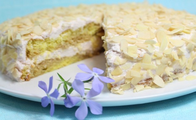 Торт " Королева Снежная ". Несложный рецепт приготовления