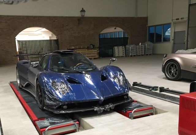 Новая единичная версия суперкара Pagani Zonda